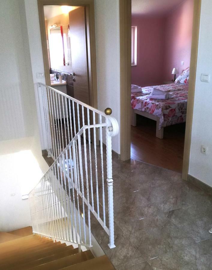 Apartment Luce Pićan Eksteriør bilde